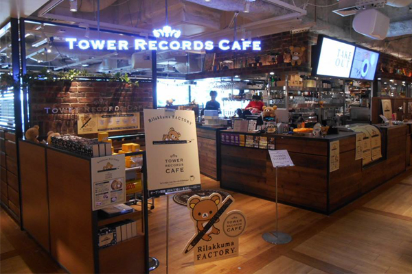 台灣首家拉拉熊主題餐廳於七月份開幕。圖為日本TOWER RECORDS CAFÉ拉拉熊期間合作咖啡廳。（圖片來源／TOWER RECORDS CAFE）