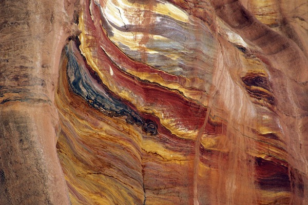 峽谷中的地質構造呈現著有藝術性的景色。（圖片來源／Wikipedia）