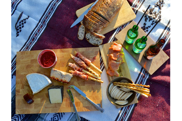 漂亮的餐具，讓野餐更有質感。(圖片來源／designermancave）