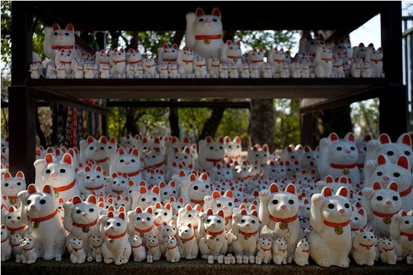 豪德寺擁有上千隻的招財貓，場面相當驚人。（圖片來源／amusingplanet）