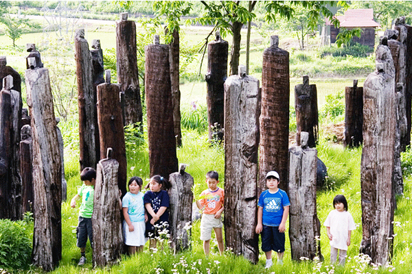 各式各樣的作品在這片土地，由在地居民與藝術家一起完成。（圖片來源／echigo-tsumari）