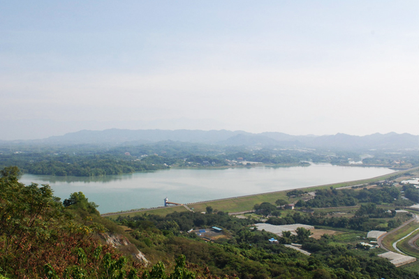 阿公店水庫的湖光美景。（圖片來源／高雄市觀光局）