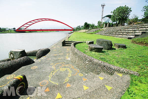 2015宜蘭國際童玩節於冬山河親水公園舉行。(圖片提供／墨刻出版)