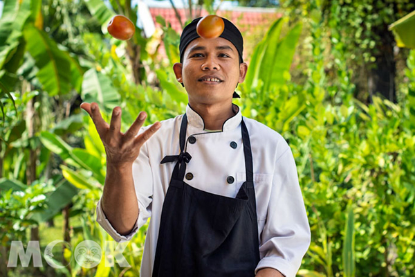 在Klook客路裡找的到豐富的體驗行程，圖為柬埔寨傳統菜式烹飪班。（圖片提供／Klook客路）