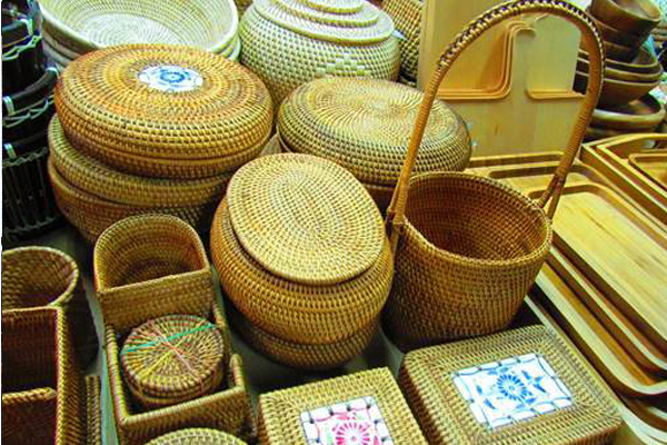 來到迪化老街，可以找到許多復古竹邊商品（圖片來源／台北旅遊網）