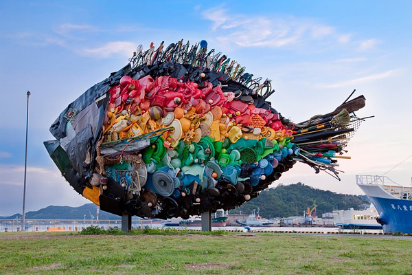 結合島嶼特色的各式藝術創作。（圖片提供／Yodogawa Technique, 《Black Porgy in Uno》, Photo Osamu Nakamura）