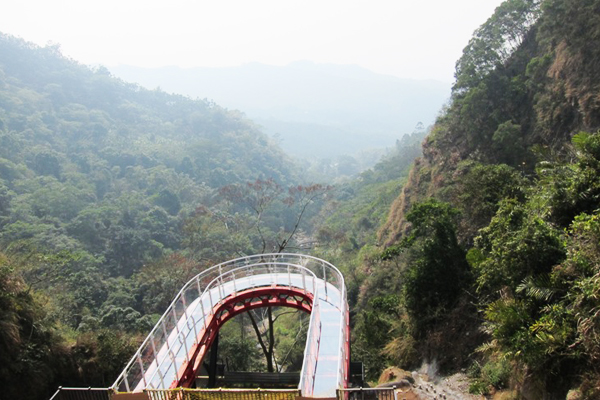 龍鳳瀑布空中步道為全國最長空中廊道。（圖片來源／走進南投）