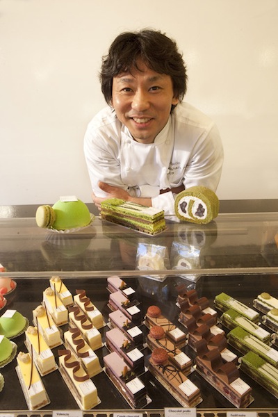 青木定治製作的甜點已經收到了公認，並且他在法國、日本、以及台灣都開了幾家分店。（圖片來源／ Le Chemin De Briques Roses）