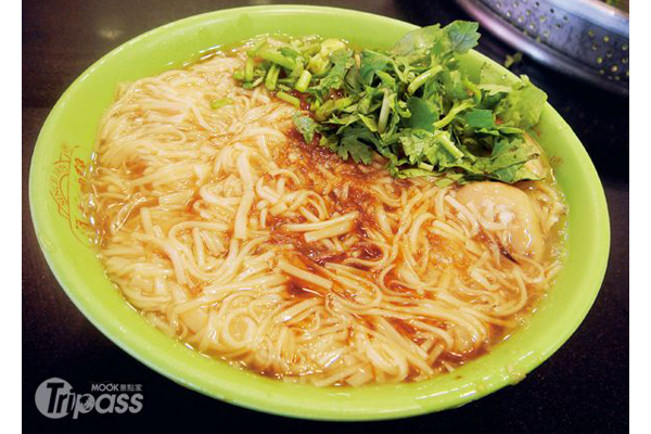 阿宗麵線獲得「去台灣非吃不可的十大美食」第一名。（圖片提供／墨刻出版社）