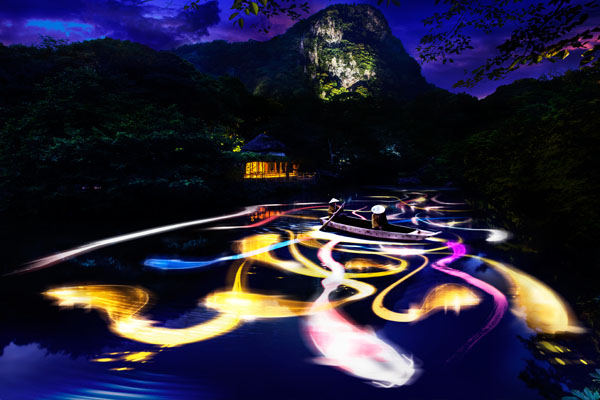 2015年納涼竹燈祭推出互動裝置，讓活動更加美麗夢幻。（圖片來源／team-lab）