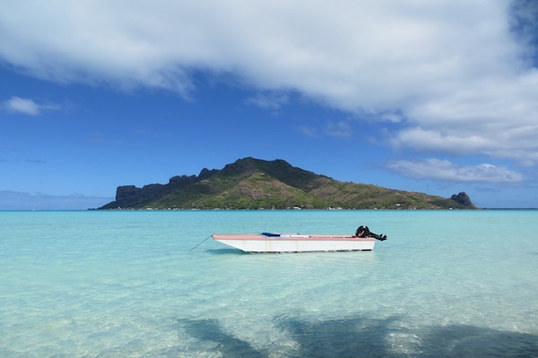 莫皮蒂島環礁的透明水將帶你發現自然最清徹與純靜的景緻。（圖片來源／Oloin ）