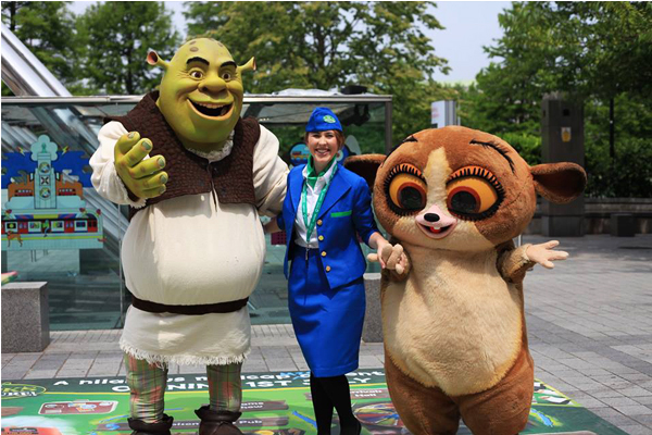 不只是史瑞克，其他夢工廠卡通明星也會出現在樂園內。（圖片來源／Shrek’s Adventure）