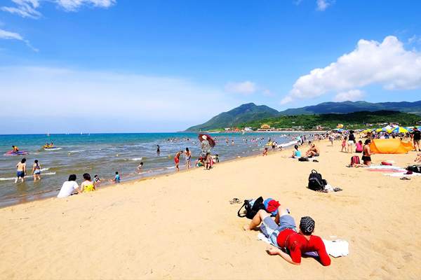 陽光、沙灘、海水是夏天最簡單也最美的元素。（圖片來源／東北角之友）