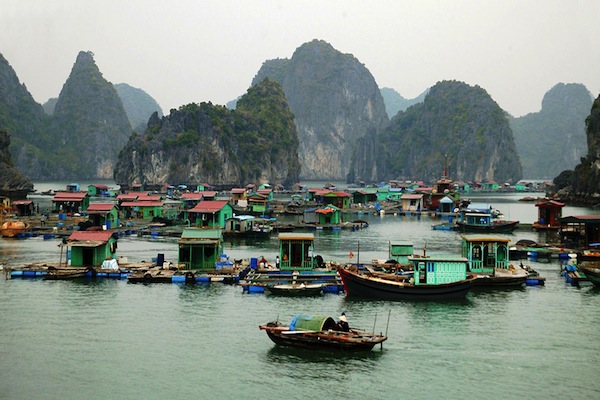 下龍灣是全球首見的漂浮村，此生必訪一次。（圖片來源／Journey Mekong）