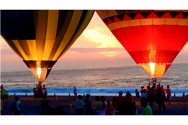 海邊晨曦動人耀眼。（圖片來源／臺灣熱氣球嘉年華-Taiwan Balloon Festiva）