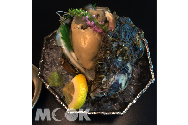 日勝生加賀屋納涼料理_能登牡蠣，殼薄肉厚，一顆NT$650元+10%。（圖片提供／日勝生加賀屋）