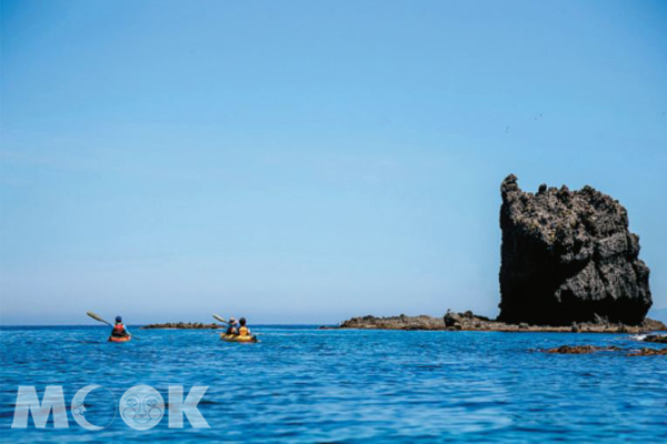 置身於海藍中，只覺得天地壯闊和己身渺小。(圖片提供／TRAVELER Luxe旅人誌)