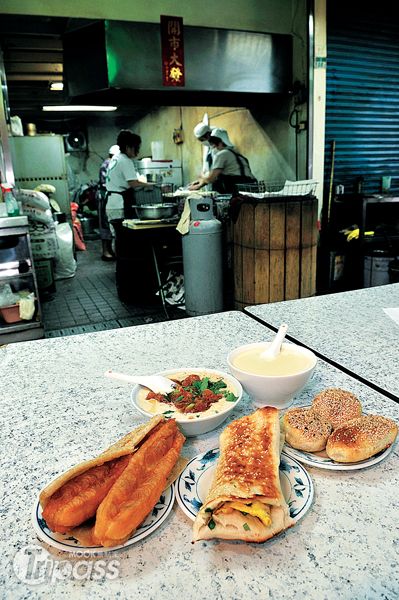 阜杭豆漿幾乎是外國遊客來到台北必訪的台灣美食代表早餐店。 (圖／景點家)