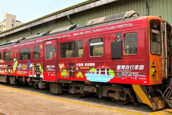 喔熊彩繪列車上路。（圖片來源／台鐵路透社）