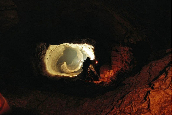 洞穴裡有無盡的岔路。（圖片來源／amusingplanet）