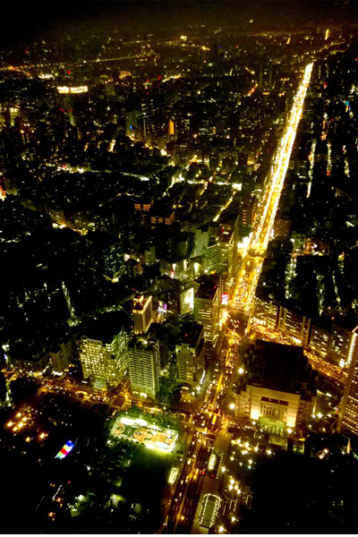 台北的城市燈火在腳下燦爛閃耀。(圖片來源／台北101觀景台）