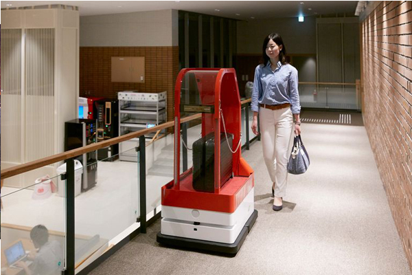 入住後將有行李機器人負責運送行李與領房。（圖片來源／Henn-na Hotel）