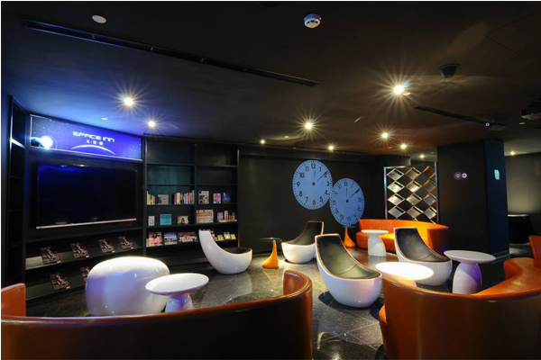 各式主題青年旅館都能在台北找的到。（圖片來源／Space Inn 太空艙旅舍）
