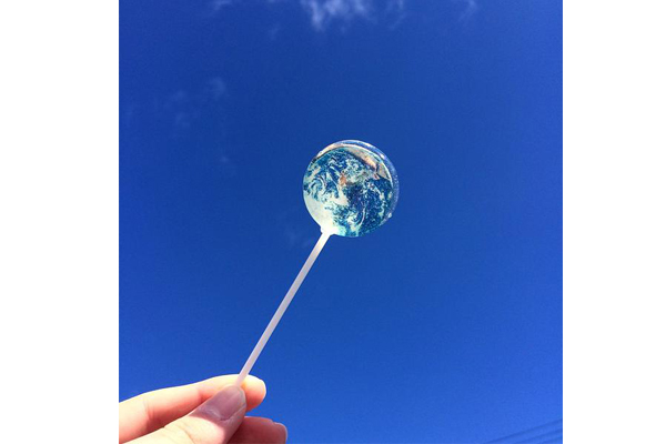 仙台天文台新推出的地球棒棒糖。（圖片來源／twitter）