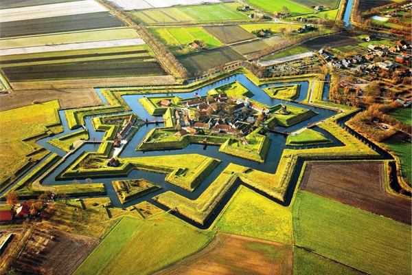 荷蘭 布坦吉堡壘。（圖片來源／amazingplacetogo）