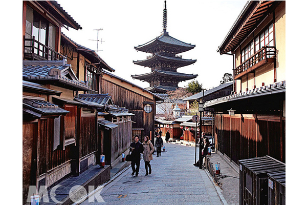 悠閒的京都石板小路。（圖片提供／TRAVELER Luxe旅人誌）