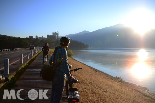 日月潭環潭車道沿途山光水色景致迷人。(攝影／MOOK景點家廖啟佑）