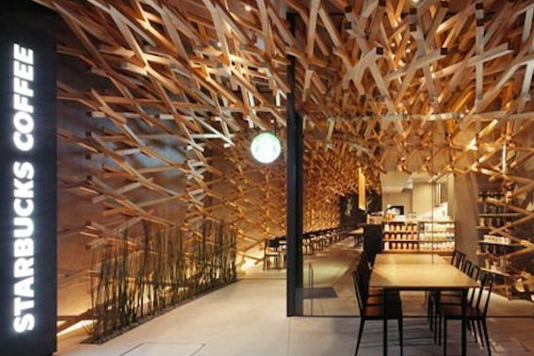 充滿設計感的福岡星巴克，利用2000根木條打造舒服的木質空間。（圖片來源／lifebuzz）