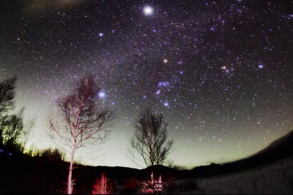 美麗浪漫的星空（圖片來源／youtube）