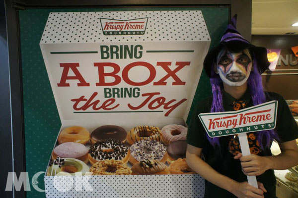 萬聖節期間來店消費可參加抽獎及享優惠價套餐。(圖片提供／Krispy Kreme)