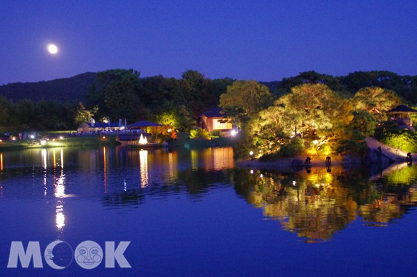 岡山後樂園的夜間點燈活動讓其夜景更添浪漫氛圍。(圖片提供／岡山縣觀光課)
