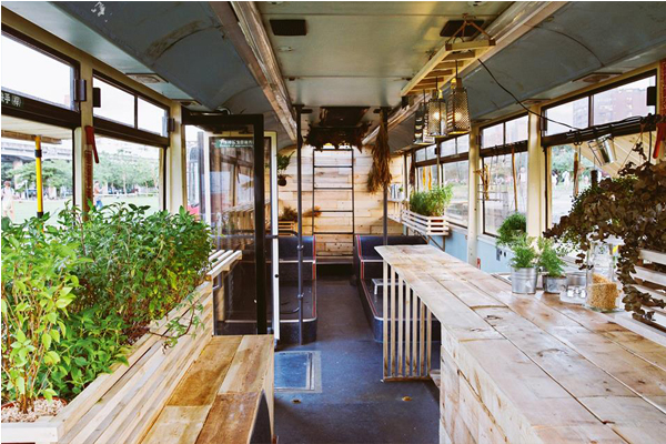 結合都市農園與實驗廚房的概念，重新改造舊公車。（圖片來源／Taipei Watch 2015 臺北市地景公共藝術節）