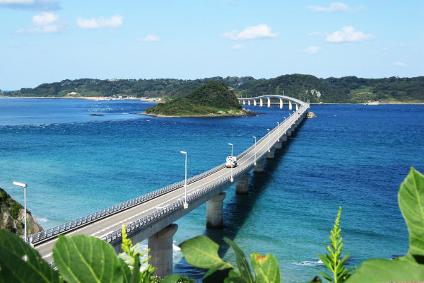 漂浮於蔚藍海面的角島大橋。（圖片來源／tsunoshima）