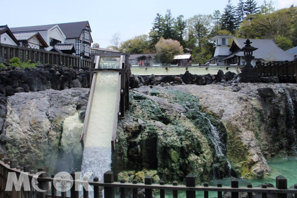 群馬縣草津溫泉以豐富泉湧量聞名。(圖片提供／樂天旅遊)