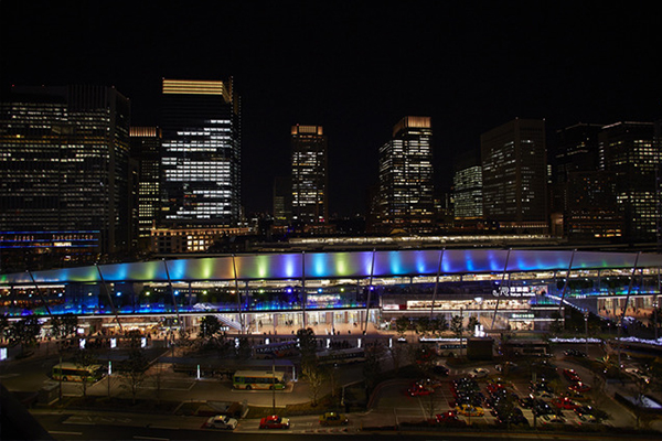 東京車站八重洲口GRANROOF將於12月1日起推出「Tokyo Colors 2015」裝置燈景藝術。（圖片來源／kanko-chiyoda）