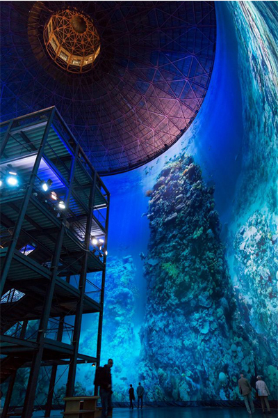 柏林藝術家Yadegar Asisi將老舊煤氣槽打造成為藝術展覽場，將大堡礁景致以1:1的比例呈現在遊客眼前。（圖片來源／asisi 攝影／ Tom Schulze）