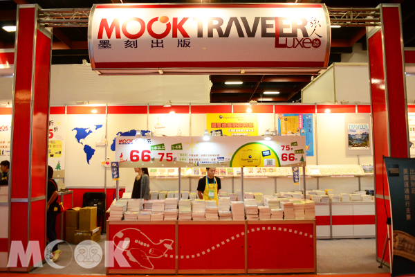 MOOK墨刻出版社旅展祭好康。(攝影／MOOK景點家廖啟佑）