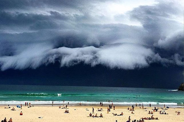 澳洲天空出現海嘯雲。（圖片來源／dailymail）