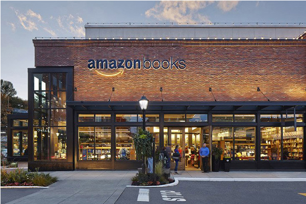網路商城亞馬遜開設第一間實體書店。（圖片來源／mynavi）