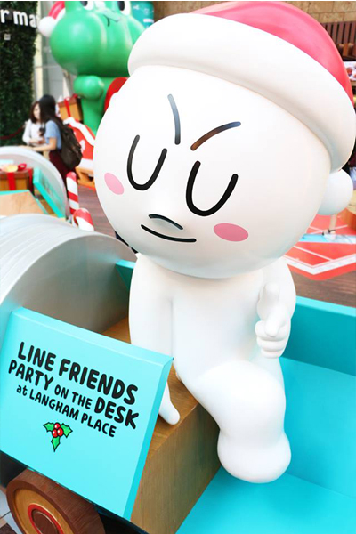 LINE FRIENDS齊聚一堂，一起過聖誕。（圖片來源／Langham Place）