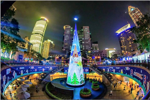今年以「360度3D立體光雕投影耶誕樹」驚艷全場。（圖片來源／新北旅客）