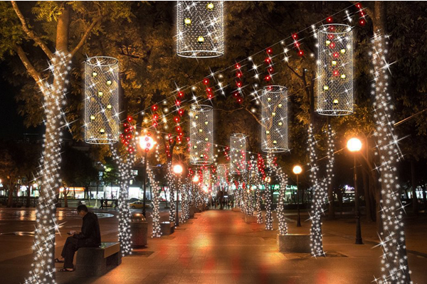 今天以「360度3D立體光雕投影耶誕樹」驚艷全場。（圖片來源／新北旅客）