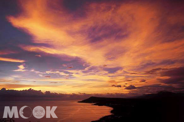 墾丁關山以其絕美的夕陽景致，獲選為世界12大觀賞落日最佳地之一。（圖片提供／墾丁國家公園管理處）