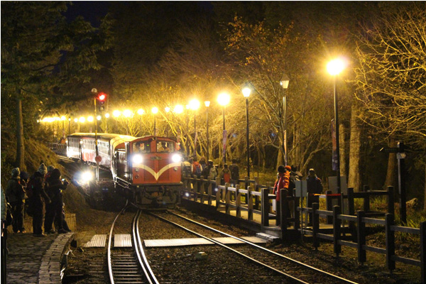 阿里山森鐵曙光列車發售。（圖片提供／台鐵）