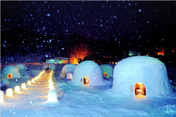 一座座的雪屋景觀，是每到冬季信農平會出現的獨特景色。(圖片來源／ameblo)
