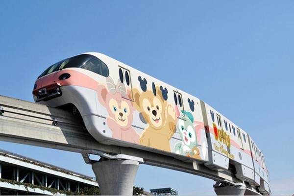 「Duffy & Friends Liner」彩繪列車外觀可愛搶眼。(圖片來源／TokyoDisneyResort)